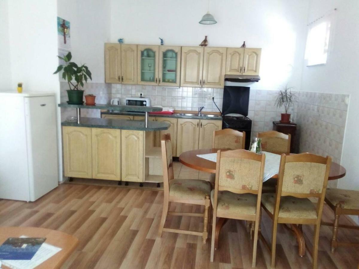 Apartment Zoki 1 塞尼 外观 照片
